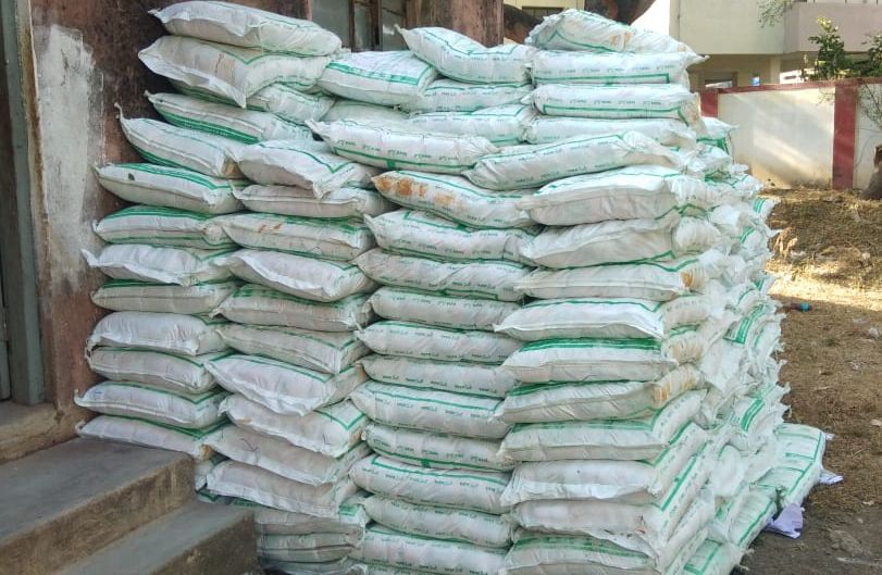 Disposal of fake salt stock in Jamnera | जामनेरात बनावट मिठ साठ्याची लावली विल्हेवाट