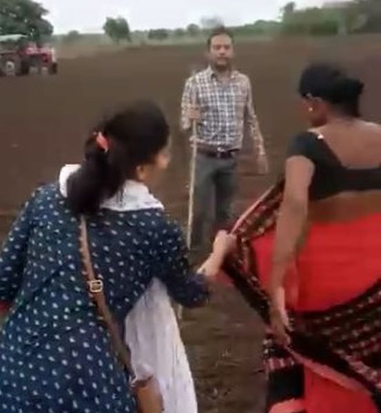Shocking! Farmer woman beaten by illegal moneylender | धक्कादायक! अवैध सावकाराकडून शेतकरी महिलेला अर्धवस्त्र करून मारहाण