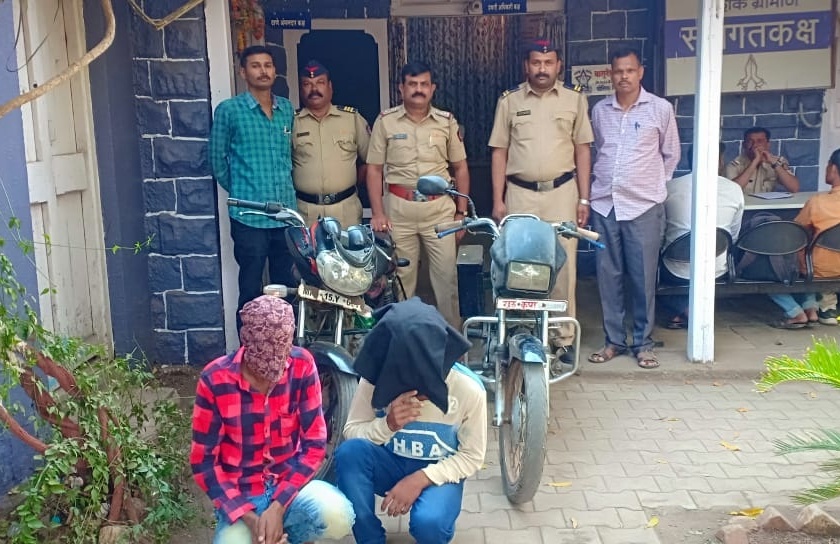 Satana police gets two-wheeler; Both arrested | सटाणा पोलिसांनी केल्या दुचाकी हस्तगत; दोघांना अटक