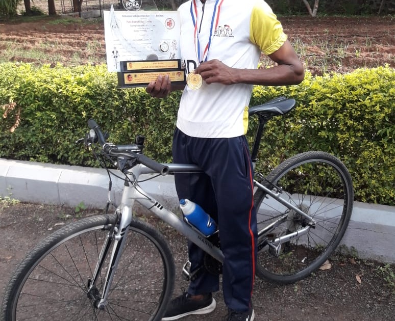  Nashik's first gold medal in Pune Baramati Cycling | पुणे बारामती सायकलिंग स्पर्धेत नाशिकचा भारत सोनवणे प्रथम