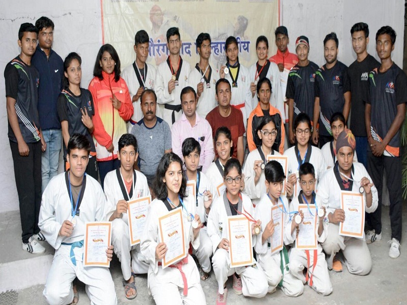 Radhika, Mohit, Swaroop and Aurangabad gold medals in state-level Taekwondo | राज्यस्तरीय तायक्वांदो स्पर्धेत औरंगाबादच्या राधिका, मोहित, स्वरूपा यांना सुवर्ण