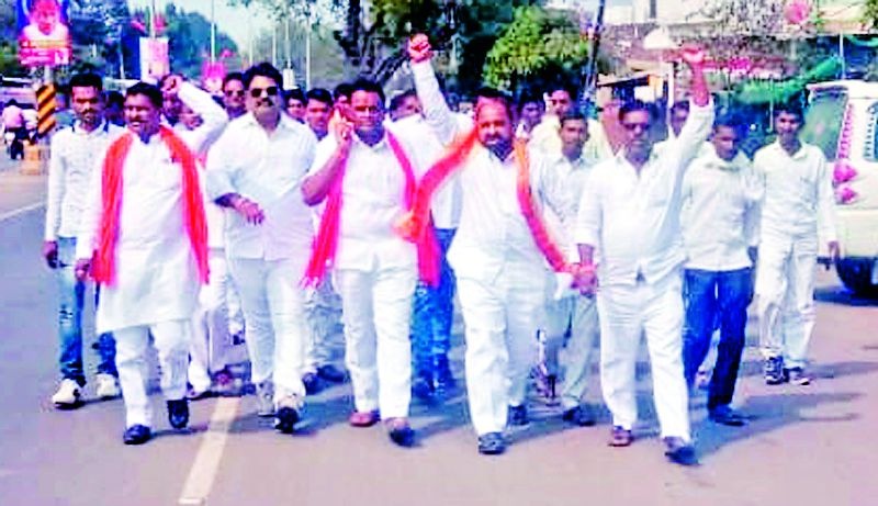 Shiv Sena's greetings stolen from Wani city | वणी शहरात शिवसेनेच्या अभिवादन फलकाची चोरी