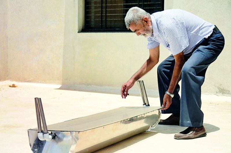 Solar Energy Concentrator Making Water Vapor; Production of retired divisional heads in Amravati | पाण्याची वाफ बनविणारा सोलर एनर्जी कॉन्सन्ट्रेटर; अमरावतीमधील निवृत्त विभागप्रमुखांची निर्मिती