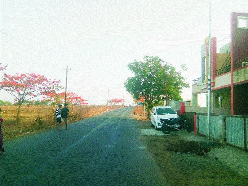  Work of street work on Adgaon-Mhasrul road | आडगाव-म्हसरूळ रस्त्यावर पथदीपाचे काम सुरू