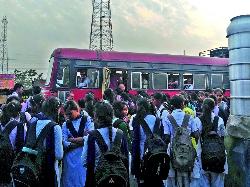 Security threat to women at Bhiwapur bus station in Nagpur district | नागपूर जिल्ह्यातील भिवापुर बसस्थानकावर विद्यार्थिनींची सुरक्षा धोक्यात