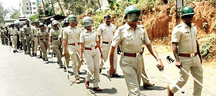 Lok Sabha Election 2019 Movement of police in Kudal city | Lok Sabha Election 2019 : कुडाळ शहरात पोलिसांचे संचलन