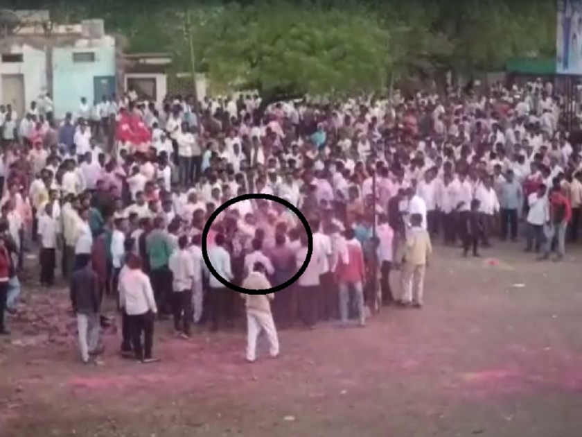 MLA Prakash Solanke's son has won but brutally beaten party worker, video goes viral... | आमदार प्रकाश सोळंके यांच्या पुत्राला विजयाचा उन्माद; कार्यकर्त्याला बेदम मारहाण, व्हिडिओ व्हायरल...