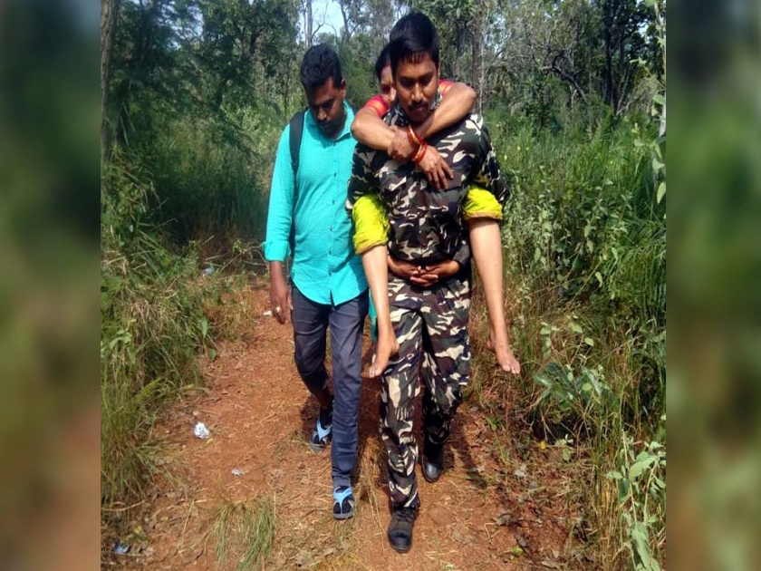 Muslim constable carry hindu woman on shoulder to lord venkateswara tirumala tirupati | सलाम! पदयात्रेदरम्यान तब्येत बिघडली; ५८ वर्षीय महिलेला पाठीवर घेऊन ६ किमी पायी चालला जवान