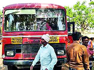 Alcohol transport in the Sakoli-Chandrapur bus | साकोली-चंद्रपूर बसमधून दारुची वाहतूक