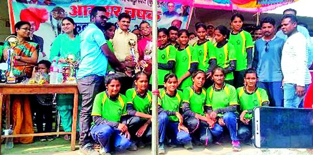 Bhandara and Gadchiroli teams have won the Kabaddi championship | कबड्डी स्पर्धेत भंडारा व गडचिरोली संघाने मारली बाजी