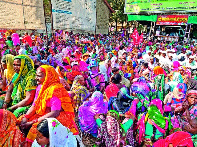 B-bone agitation of Kisan Sabha in Dindori | दिंडोरीत किसान सभेचे बिºहाड आंदोलन