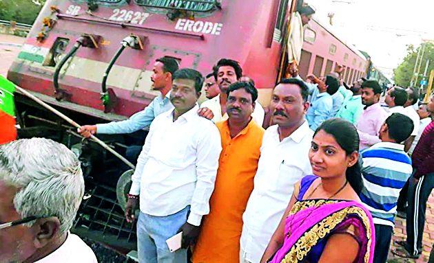 Bhadravati Jodhpur - Red Flag to Chennai Express | भद्रावतीत जोधपूर - चेन्नई एक्स्प्रेसला लाल झेंडी