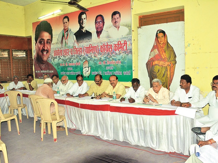   Barshitakali Nagar Panchayat elections: interviews of candidates | बार्शीटाकळी नगर पंचायत निवडणूक: काँग्रेसने घेतल्या इच्छुक उमेदवारांच्या मुलाखती!