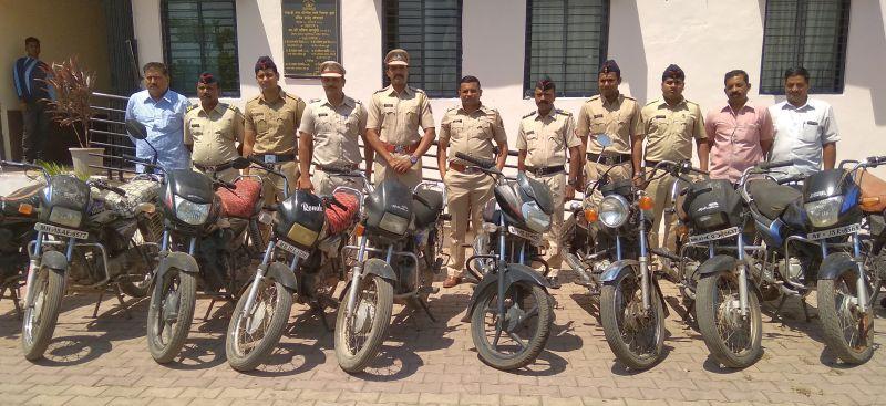 Mohali police caught 10 robbers stolen | मोहाडी पोलिसांनी पकडल्या चोरी गेलेल्या दहा दुचाकी