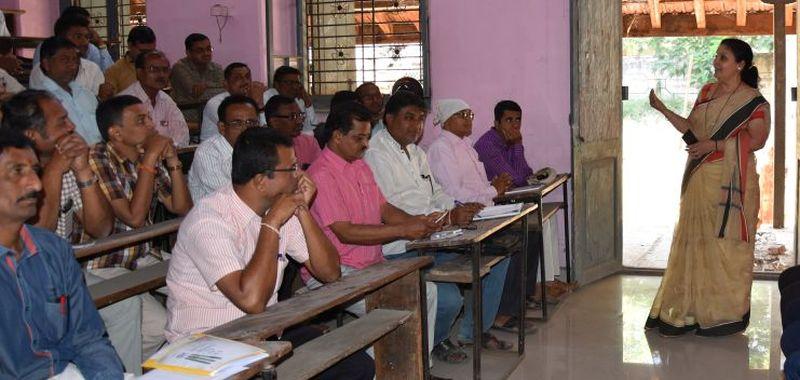 Presentation about new concepts presented by teachers in Dhule district | धुळे जिल्ह्यातील शिक्षकांनी सादर केले नवीन संकल्पनांविषयी सादरीकरण