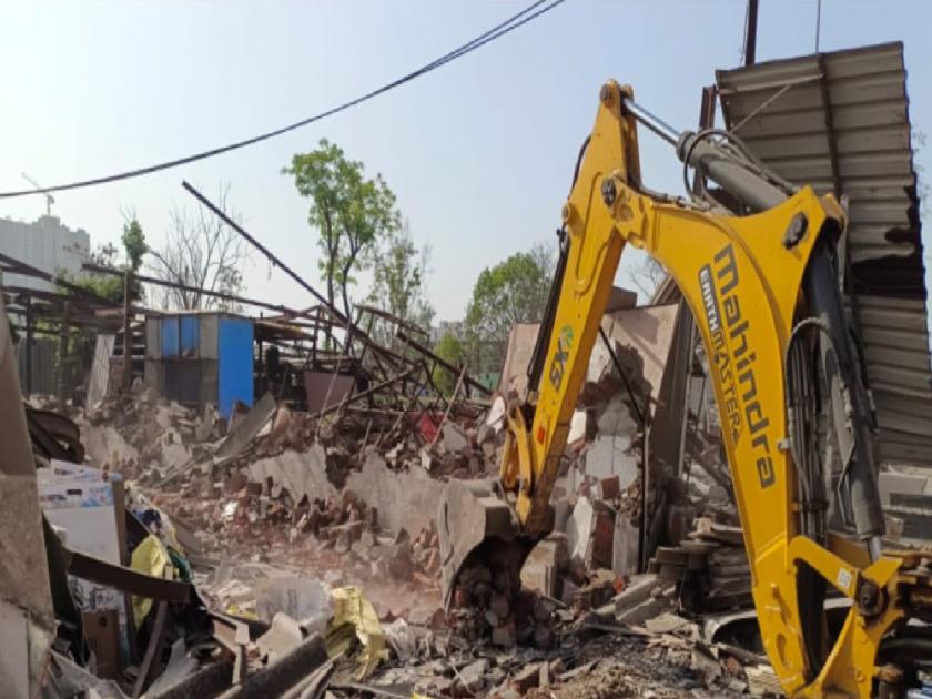 KDMC's hammer on 9 illegal constructions in Kalyan East | कल्याण पूर्वेतील ९ बेकायदा बांधकामांवर केडीएमसीचा हातोडा