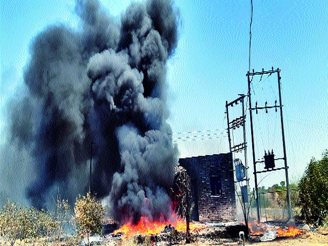 Rohitra fire at Manori | मानोरी येथे रोहित्राला आग