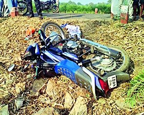 One injured in a two-wheeler accident | दुचाकी अपघातात एक जखमी