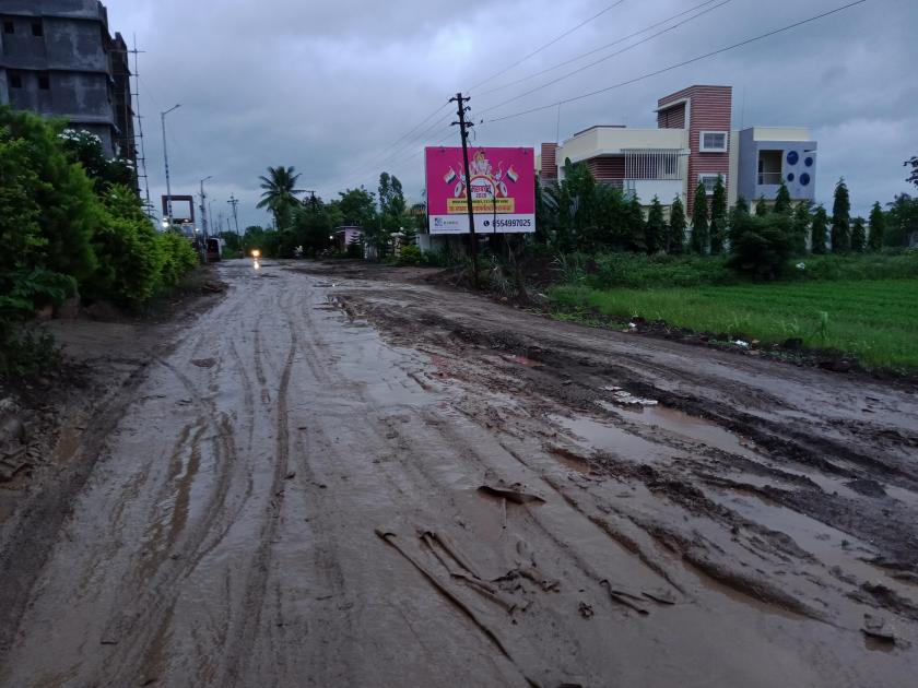 Poor condition of Kharjulmala roads | खर्जुलमळा रस्त्यांची दुरवस्था
