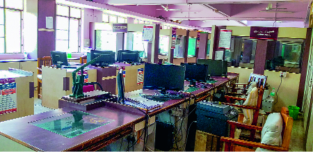 Office of the Zilla Parishad | कार्यालये, जिल्हा परिषदेत शुकशुकाट