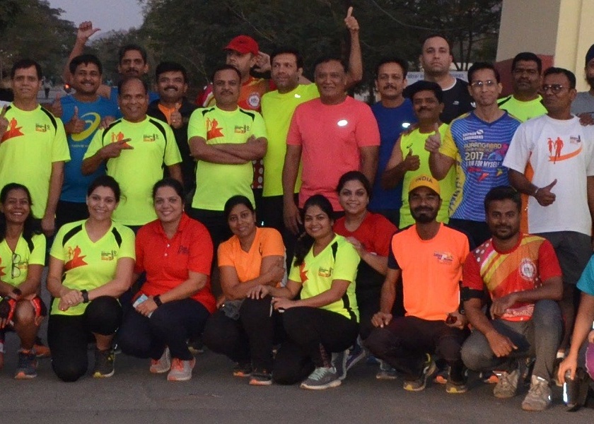  Attendees participating in the Mumbai Marathon | मुंबई मॅरेथॉनमधील सहभागी धावपटूंचा सत्कार