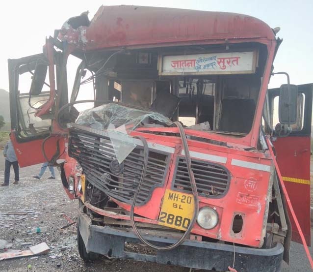 S.T. One injured in bus and private bus accident | एस.टी. बस व खाजगी बसच्या अपघातात एक जखमी