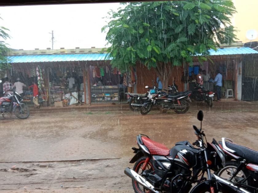 Heavy rain in Peth city | पेठ शहरात जोरदार पाऊस