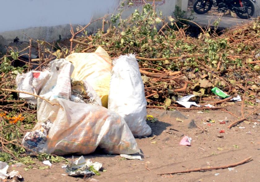 Parbhani Municipal Corporation: Open the way for the waste disposal project in the city | परभणी महापालिका :शहरातील कचरा विघटन प्रकल्पाचा मार्ग मोकळा