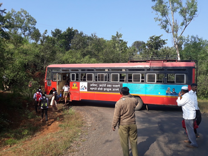 Satara: Traveling to Bamnoli due to bad stays unprotected | सातारा : नादुरुस्त एसटीमुळे बामणोलीचा प्रवास असुरक्षित