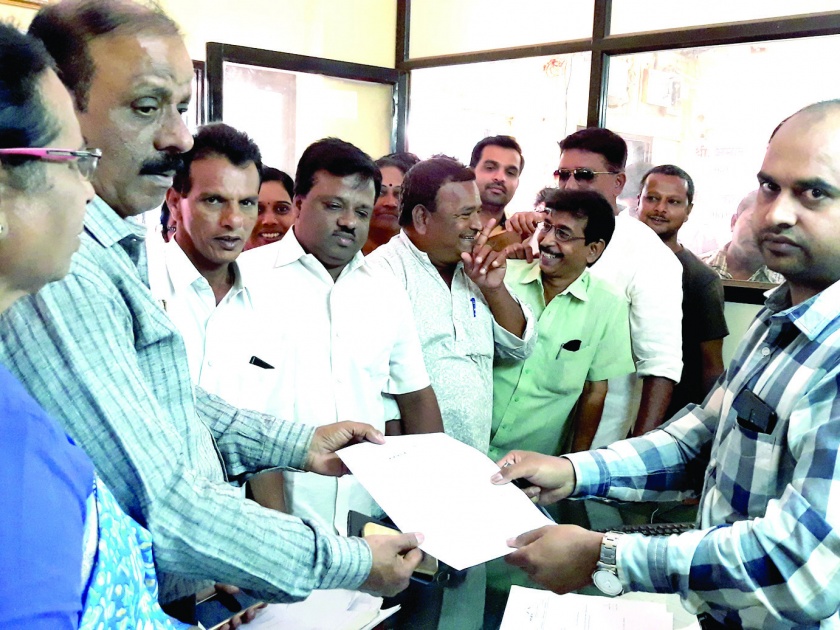Sindhudurg: After the encirclement, Sawantwadi municipality finally got a power worker | सिंधुदुर्ग : घेराओनंतर सावंतवाडी पालिकेला अखेर वीज कर्मचारी मिळाले