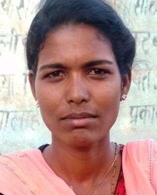 Yavatmal: Anjuta of Pardhi tribe become ST driver | यवतमाळ: पारधी जमातीतील अंजुता झाली एसटी चालक