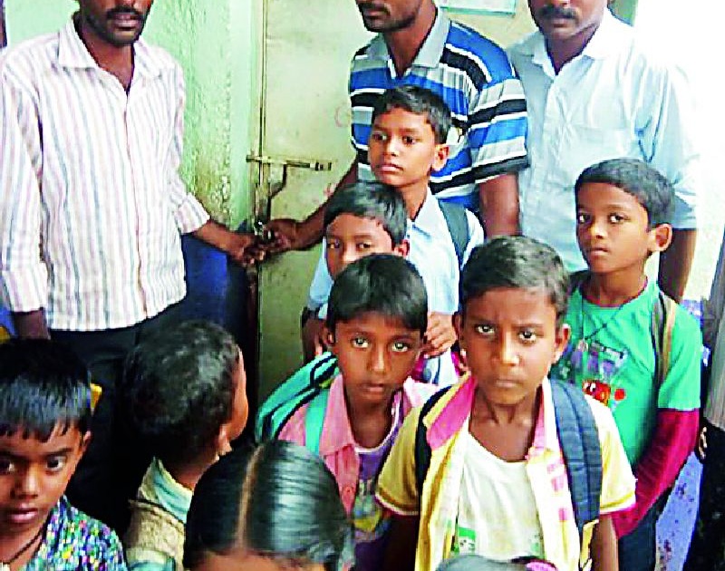 Locked three schools in Ghatanji taluka | घाटंजी तालुक्यात तीन शाळांना कुलूप ठोकले