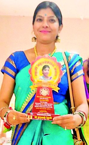 Sarika Shah received Savitribai Phule award | सारिका शहा यांना सावित्रीबाई फुले पुरस्कार