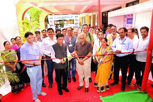 Lokmat 'Aspire Education' Fair inaugurated in Aurangabad | लोकमत ‘अ‍ॅस्पायर एज्युकेशन’ फेअरचे औरंगाबादेत उद्घाटन