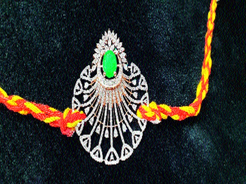 3 99 The precious rakhi made from the diamonds | ३९९ हिऱ्यांपासून  घडविली मौल्यवान राखी