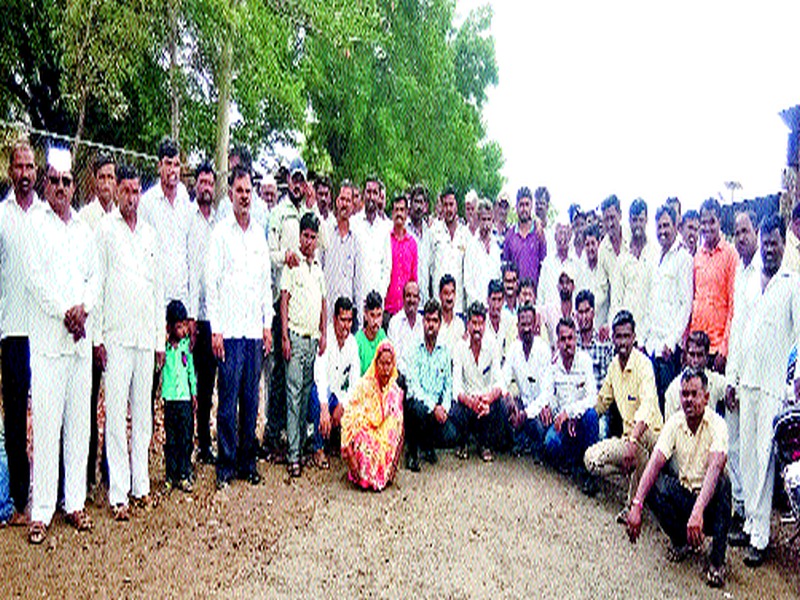  Movement of villagers for the work of Girnar-Wadgaon road | गिरणारे-वाडगाव रस्त्याच्या कामासाठी ग्रामस्थांचे आंदोलन