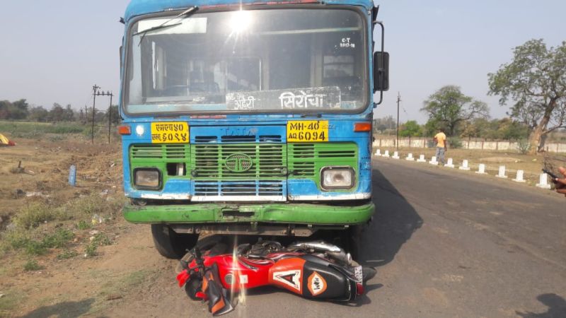 Police personnel injured in ST bus and two wheeler accident in Gadchiroli district | गडचिरोली जिल्ह्यात एसटी बस व दुचाकीच्या धडकेत पोलीस जवान जखमी