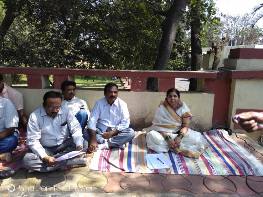 Kolhapur: Take action on fasting, falsely lodging near Chavan's Special Inspector General of Police | कोल्हापूर : चव्हाण दाम्पत्याचे विशेष पोलीस महानिरीक्षक कार्यालयाजवळ उपोषण, खोटा गुन्हा दाखल करण्याऱ्यांवर कारवाई करा
