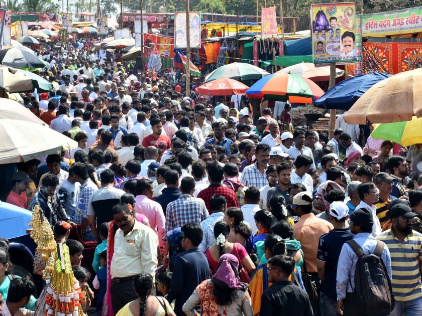 The crowd of devotees in the Aanganewadi yatra, the rush of political leaders | आंगणेवाडी यात्रोत्सवात भाविकांची मांदियाळी, राजकीय नेत्यांची गर्दी
