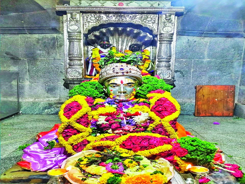 Sant Dnyaneshwar Sanjeevan Samadhi festival in alandi | संजीवन समाधीने अवघा हरिभक्त गहिवरला, ज्ञानोबा माऊलींच्या जयघोषाने आसमंत दुमदुमला 