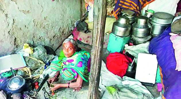 'Do not even come in their' home 'Ujwala' | ‘त्यांच्या’ घरी अजूनही आली नाही ‘उज्ज्वला’