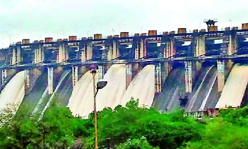 Rainfall rains in Madhya Pradesh open seven gates of Purna dam | मध्यप्रदेशात संततधार पावसामुळे पूर्णा धरणाचे सात दरवाजे उघडले