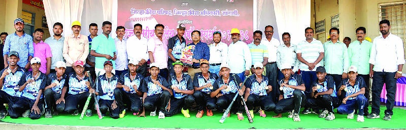 Kolhapur in school baseball competition, Latur winners in girls | शालेय बेसबॉल स्पर्धेत मुलांमध्ये कोल्हापूर, तर मुलींमध्ये लातूर विजेता