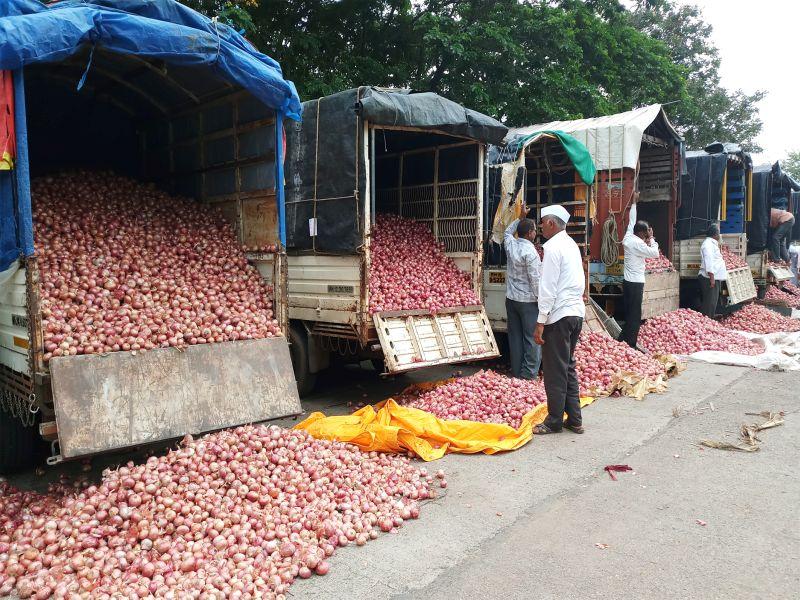  Chalisgaon's 'Onion External Affairs' | चाळीसगावच्या 'कांद्याची' विदेश वारी