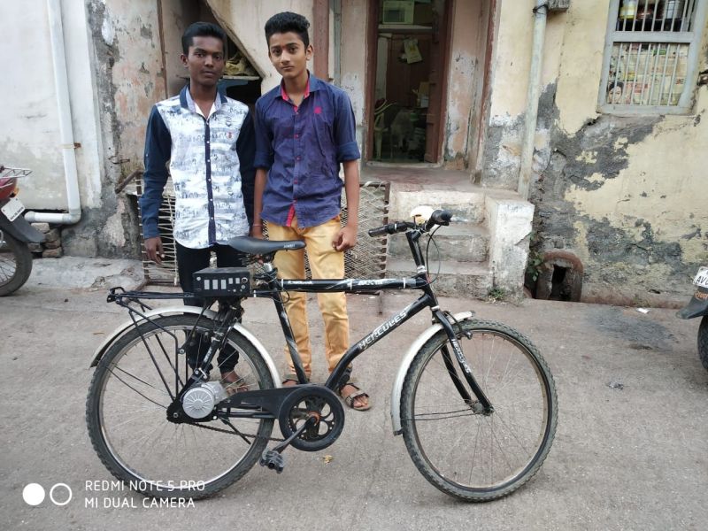 Generating gasoline electric charging bicycle | पेट्रोल बचत करणारी इलेक्ट्रीक चार्जिंग सायकलची निर्मिती