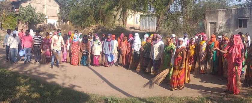 Village cleaning campaign for donors | दात्याणेला गाव स्वच्छता माेहीम