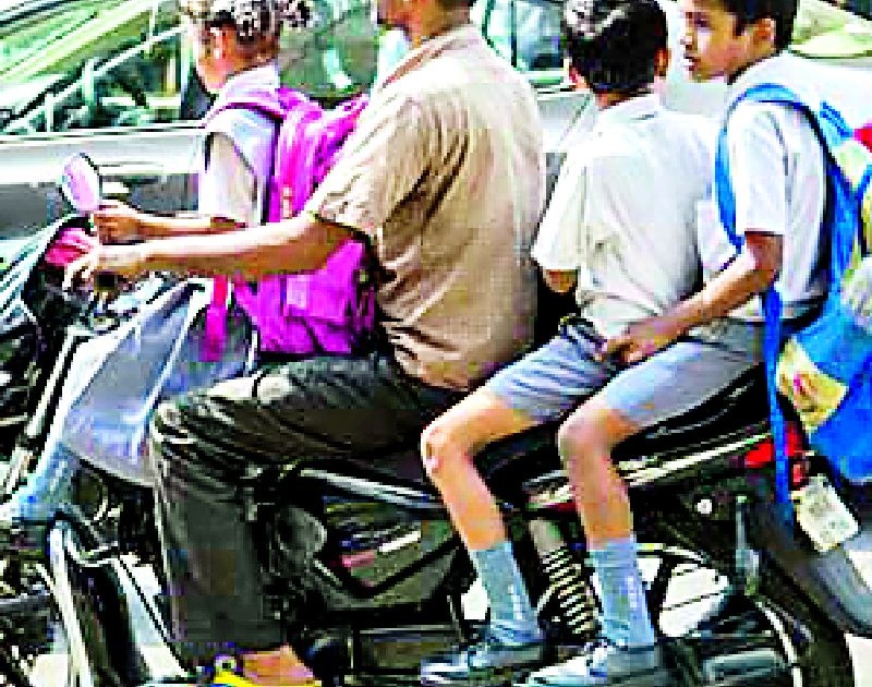 Violation of the traffic rules in the city | शहरात वाहतुकीच्या नियमांचे उल्लंघन