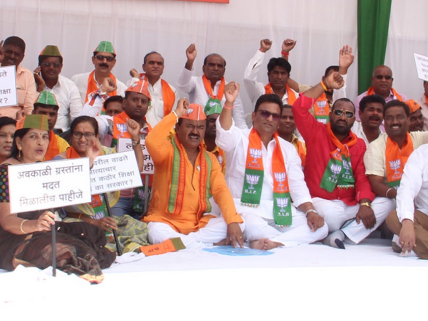 Dharna agitation in Jalna district on behalf of BJP | भाजपच्या वतीने जालना  जिल्हाभरात धरणे आंदोलन