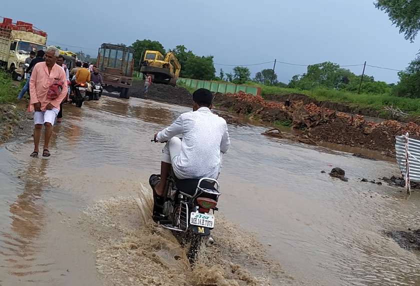 Returning rains spread hope throughout the district | जिल्हाभरात परतीच्या पावसाने आशा पल्लवित