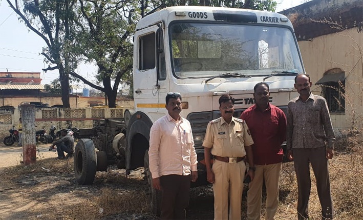 The stolen vehicle was found in Jalna | मुंबईत चोरलेले वाहन जालना शहरात सापडले